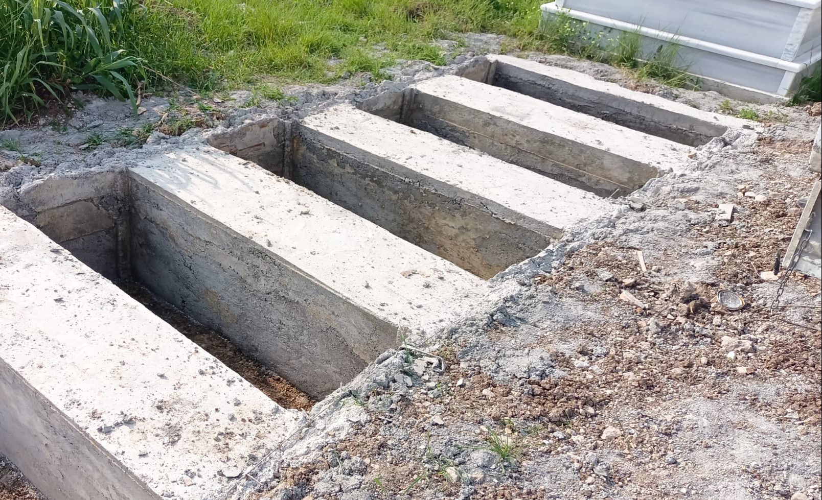 Uzman%20İş%20Mezar%20Yapımı